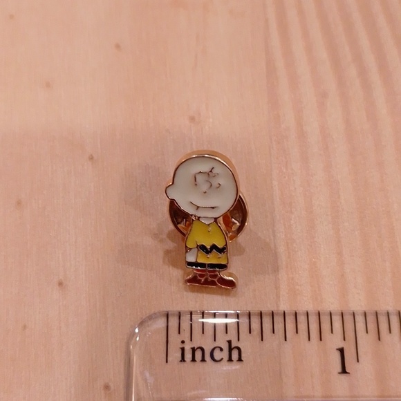 🆕 Peanuts Charlie Brown Enamel Pin Brooch Snoopy - Picture 8 of 8